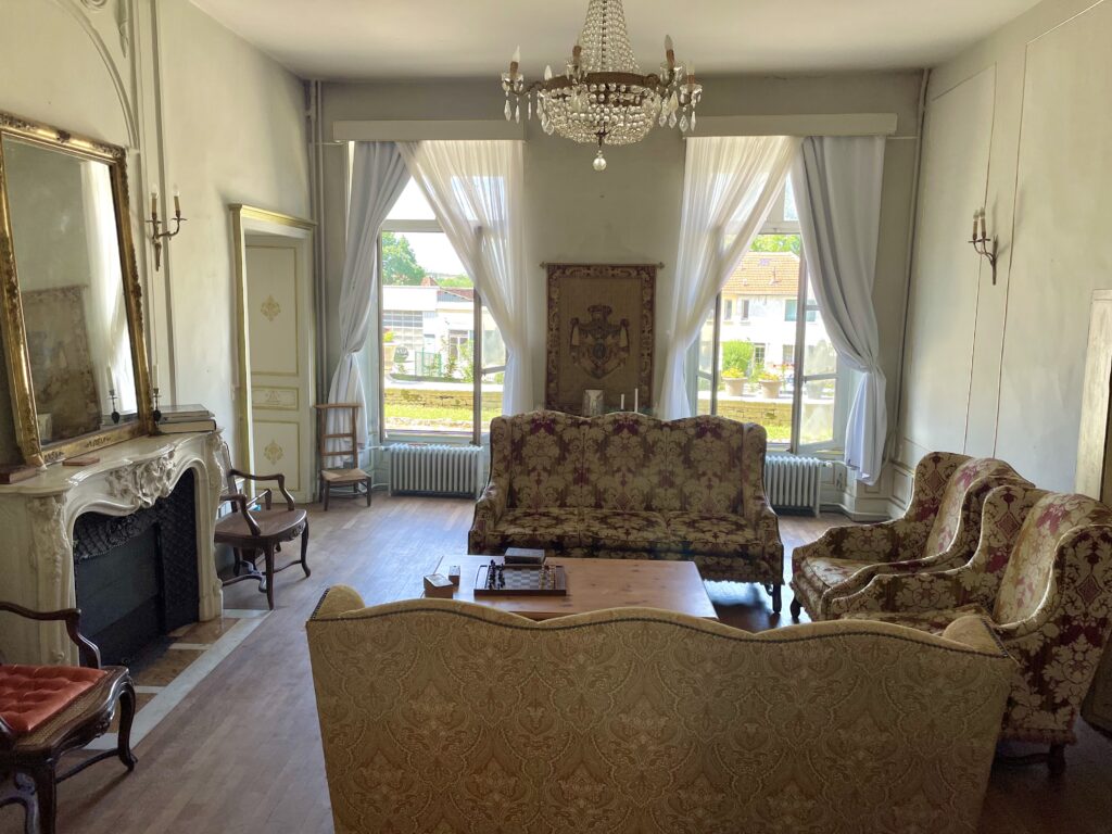 Big sitting room with fireplace and antique decor