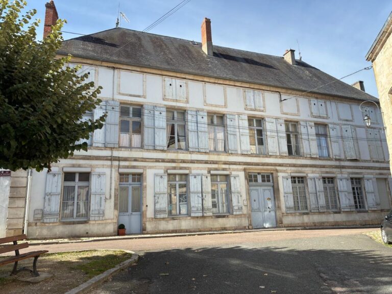 Street View of the entrance to the Maison